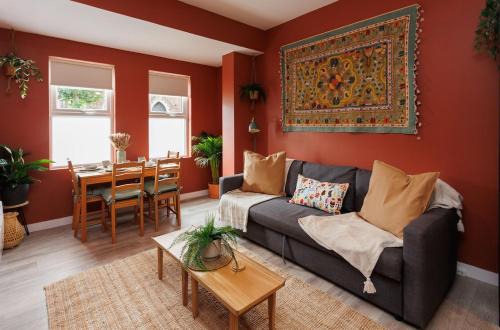 Belfast Apartment | Upper Eastside Boutique - Lush bed & Fab location