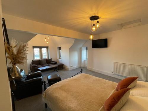 Holyhead Apartment | Upper Harbour Watch