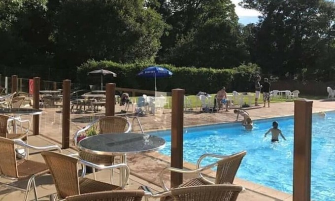 Bont Newydd House | Upper Lake Chalet , Dog and Pet Friendly