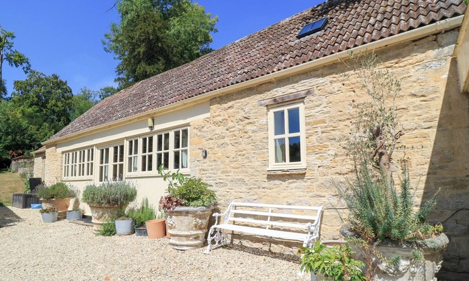Coln St Aldwyns Cottage | UPPER MILL BARN, family friendly, with a garden in Coln St Aldwyns