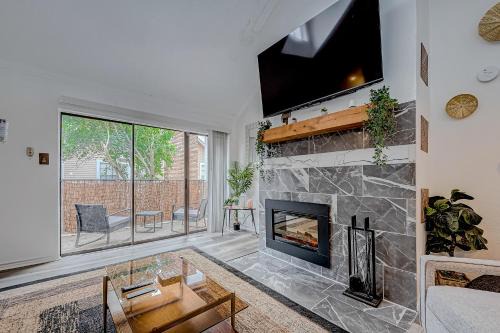 Astrodome House | Upscale 1br Condo In Med Center