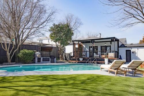 Little Forest Hills House | Upscale 3BR with Yard Games Heated Pool and Hot Tub