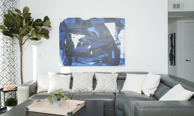Downtown Apartment | Upscale Apartment in Glendale