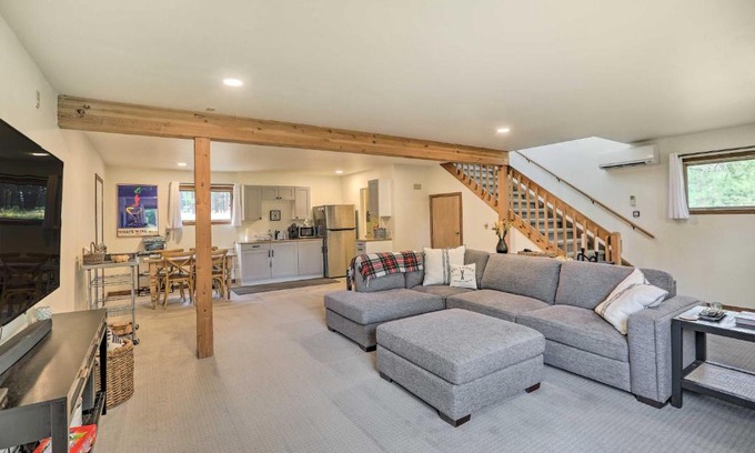 Bend House | Upscale Bend Barn with Deck - Close to Trails!