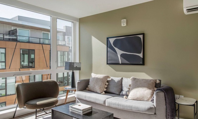Judkins Park Apartment | Upscale Central District 1BR w/Gym & Pets, nr Dining, by Blueground