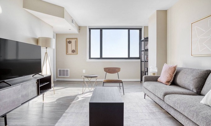Court House Apartment | Upscale Clarendon 1BR w/Gym, W/D & Doorman, walk to Metro, by Blueground