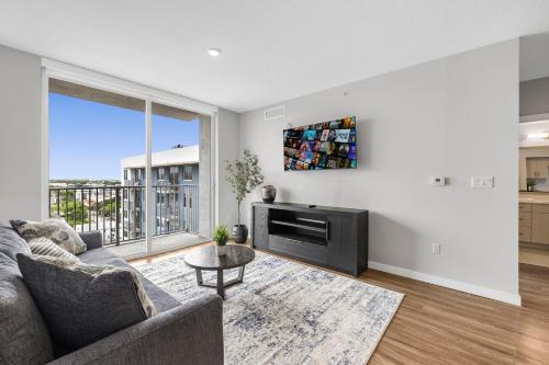 East Little Havana Apartment | Upscale Condo with Stunning City Views & Pool Access