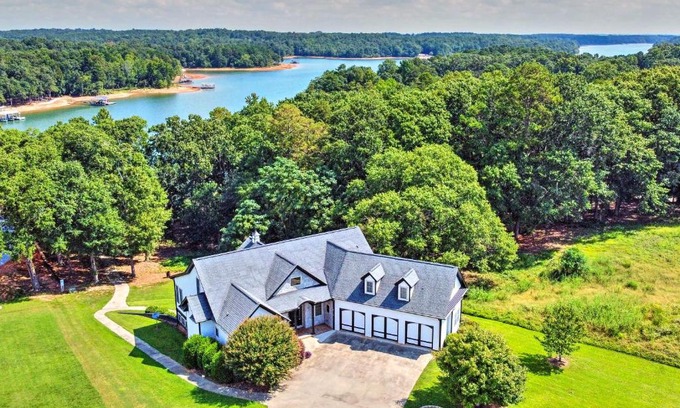 Hartwell House | Upscale Family Home with Dock on Lake Hartwell!