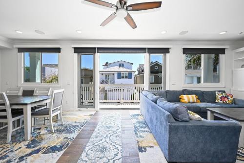 Santa Ana Heights House | Upscale Home with Rooftop Deck, Jacuzzi, & Firepit