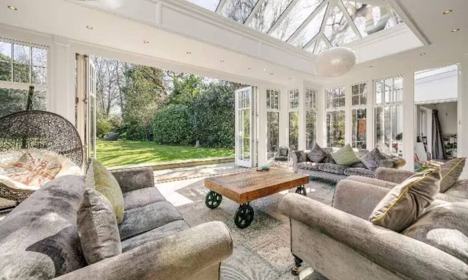 Highgate House | Upscale Immense 5BR Edwardian Mansion in N. London