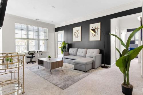 Cary Apartment | Upscale King 2BR Suite Mins Downtown Raleigh