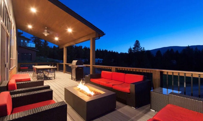 Rexford House | Upscale Lake House! 2 King Master Suites! Kayaks,Bikes,Basketball,EV/RV plug-in!