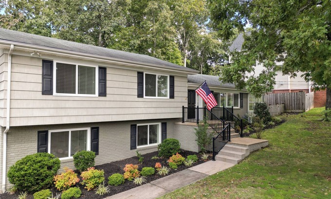 Farragut House | Upscale Living in Beautiful 4/3 Short or Midterm in best of West Knoxville!