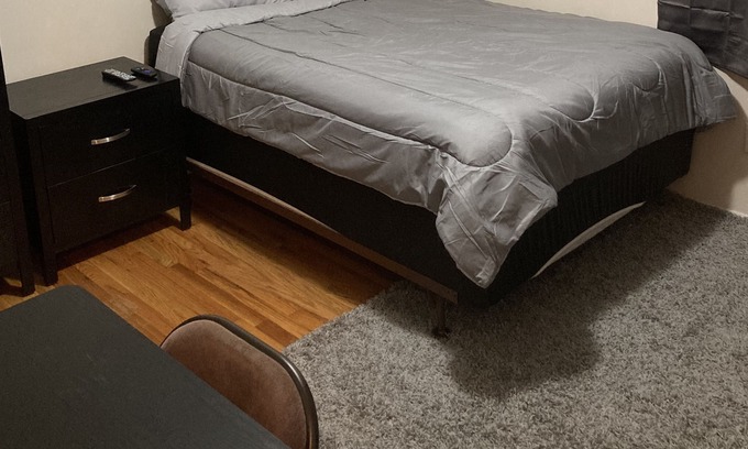 Toledo House | Upscale Neighborhood Cozy & Comfy w/Amenities Room #2