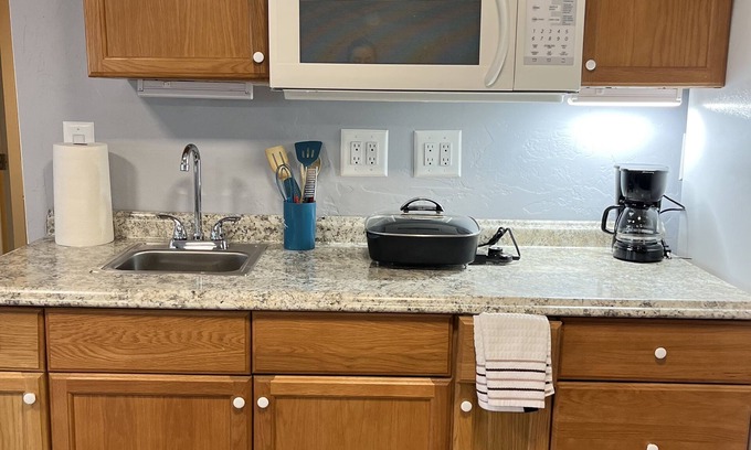 Old Southwest House | Upscale Old NW 1 bedroom guest house.