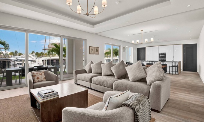 Palm Cay Condo | Upscale One Marina Condo at Palm Cay, luxury amenities, 4 Bedrooms.