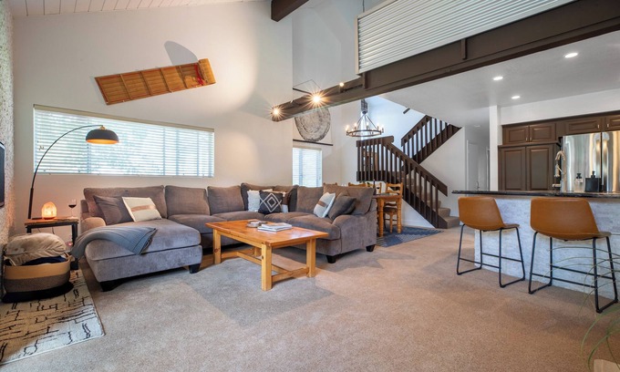 Mammoth Lakes Condo | Upscale Snowcreek Mountain View Chalet 2BR+Loft 3BA
