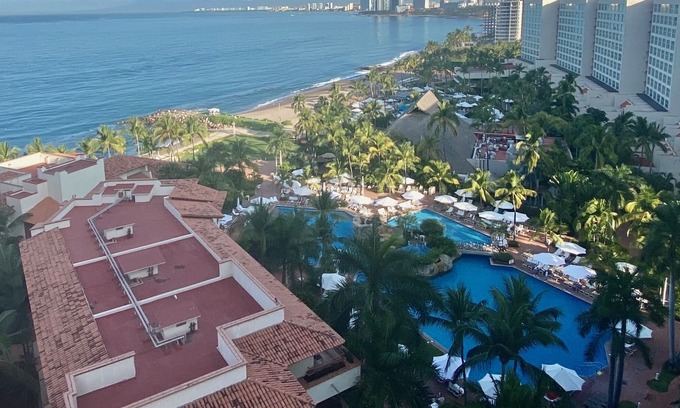 Lazaro Cardenas Condo | Upscale spacious condo with spectacular views of the Bay of Banderas