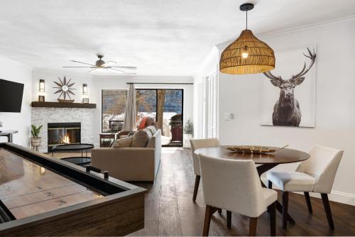 Table Rock Apartment | Upscale Step-Free Branson Getaway Resort Perks!