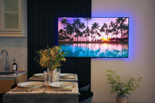 Pinagsama Apartment | Upscale Stylish Suite Near BGC and View of Venice Grand Canal Mall