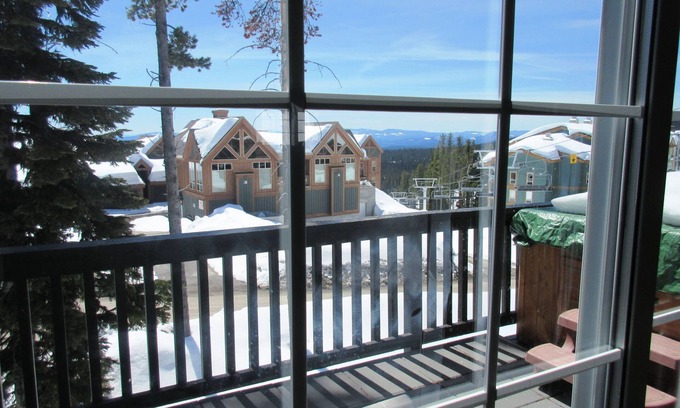 Big White Ski Resort House | Upscale Townhouse At Village Center With Ski In/Out Access.
