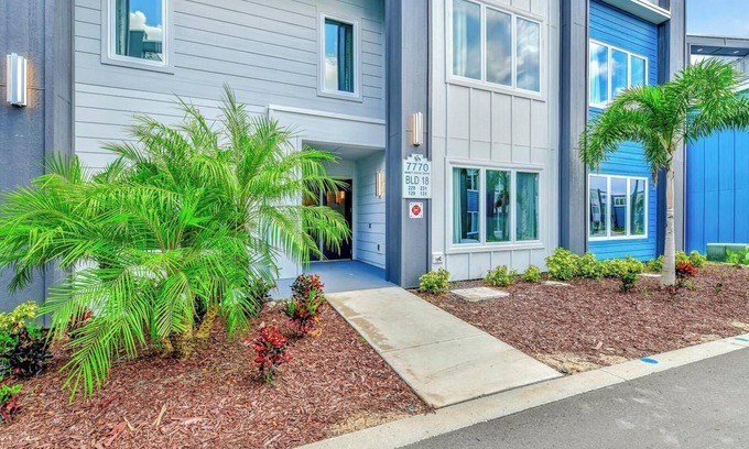 Reunion Hotel | Upscale Two Story Condo near Disney with Resort & Waterpark Access - B18-229