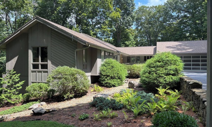 Bloomington House | Upscale Wooded Retreat, Close to IU & East Side