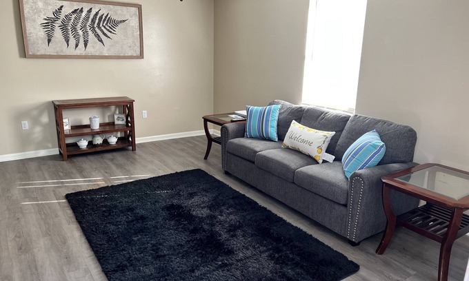Valdosta Apartment | Upstairs Duplex Near VHS Stadium