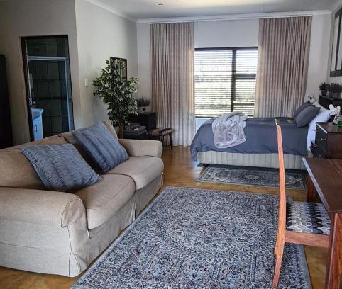 White River Apartment | Upstairs R-1 Self-Catering Unit