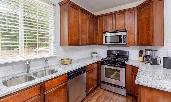 Govalle Apartment | Upstay - 2-home Complex in Govalle for 18ppl