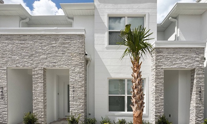 Four Corners Apartment | Upstay - Modern Family Townhouse w Private Pool
