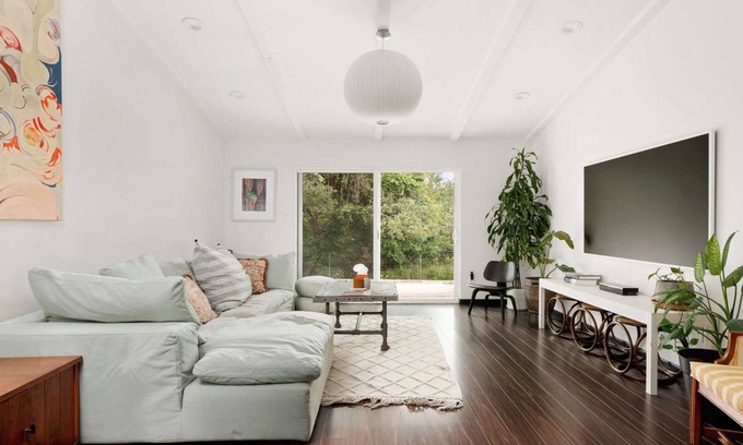 East Congress House | Upstay Stunning 3BR Family Home—Garden & Fireplace