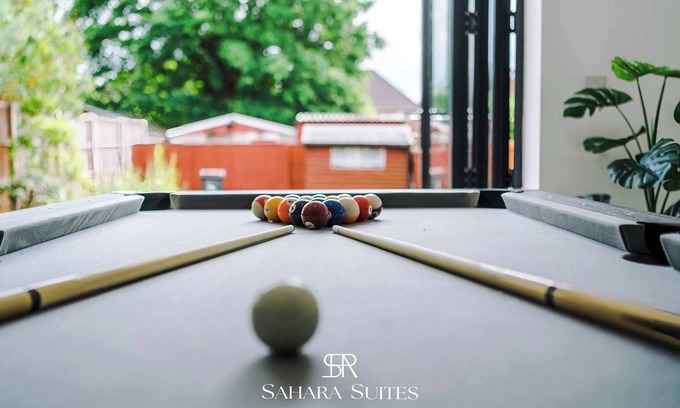 Cradley House | Upto 20% off Birmingham | Sleeps 8 | Free parking