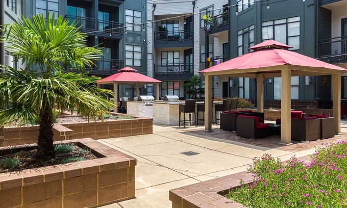 First Ward Apartment | Uptown 1st Ward Corner Unit Superior 2BD Apt
