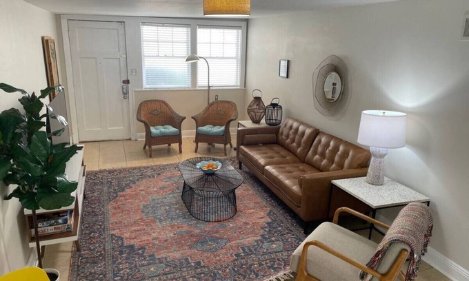 Audubon House | Uptown Beautiful Apt | Steps to Tulane/Loyla