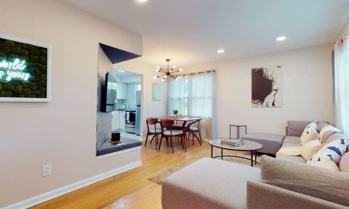 Birmingham House | Uptown Deco in Royal Oak/B · Uptown Deco in Royal Oak/Birmingham
