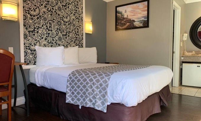 Bixby Knolls Hotel | Uptown Inn