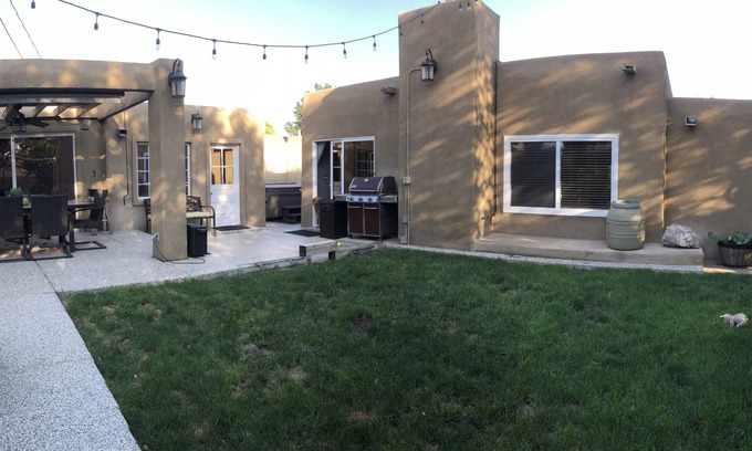 Snow Heights House | Uptown Retreat HOME with Detached CASITA- Sauna/Hot Tub/Fooseball