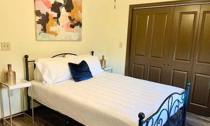 Harrisburg - Hershey House | Uptown Suite C | Modern & Cozy | Central Location