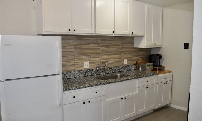 South Montebello Apartment | Urban 2bd King Suite near fwy/hospitals/DTLA/parks
