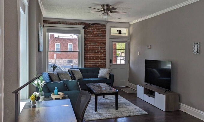 Tower Grove East Apartment | Urban 2BR/1BA w/Backyard & WFH Desk | St. Louis