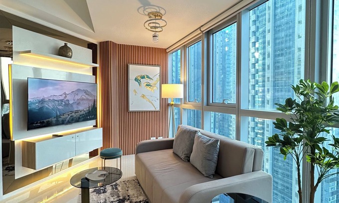 Pembo Condo | Urban 2BR Elegance: Your City Escape in BGC!