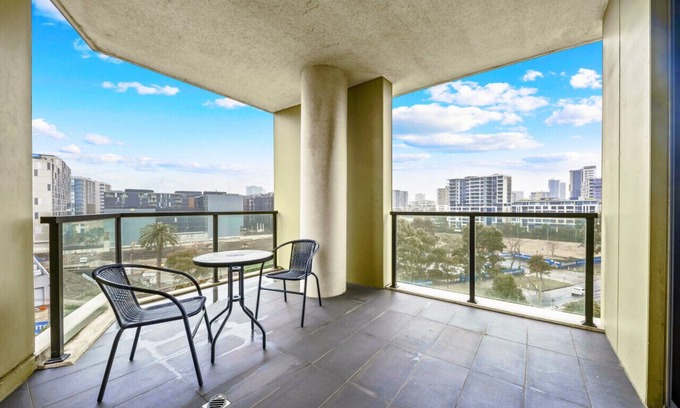 Zetland Apartment | Urban 2BR Oasis in Zetland