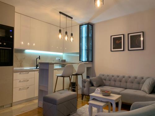 Kraljevo Apartment | Urban Apartman-privatan parking-