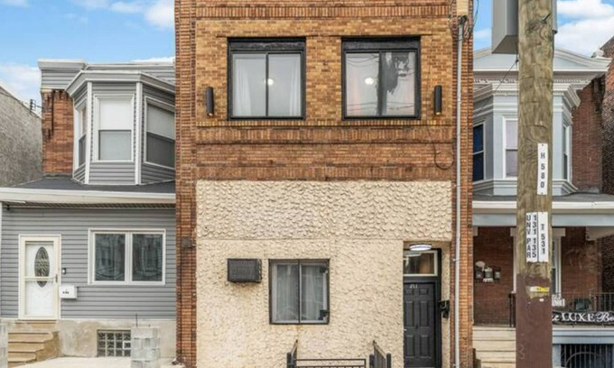 West Philadelphia Apartment | Urban Chic Bell View Apartment