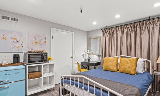 Midtown Sacramento Apartment | Urban Chic Cellar 3 blocks from Sutter w/ Parking!