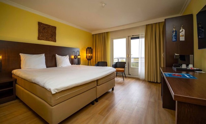 Vlissingen Hotel | Urban Comfort Meets Coastal Relaxation! Free Breakfast, Sea View!