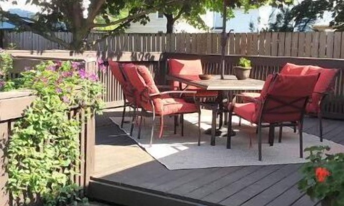 Niagara Falls House | Urban Cottage 1BR Mins Away Clifton Hill, Niagara