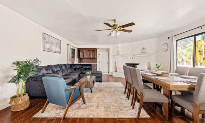 Greenacres House | Urban Escape! Massive home in Central Bakersfield!