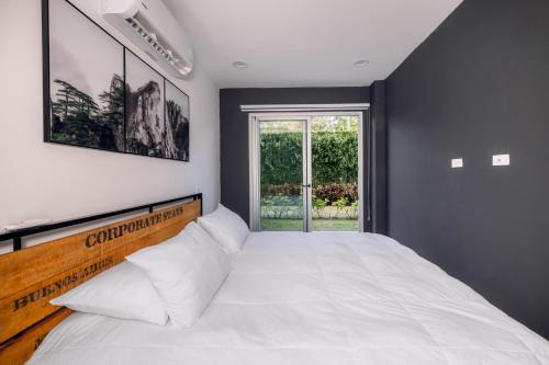 Santa Ana Apartment | Urban Flats Studios by Corporate Stays